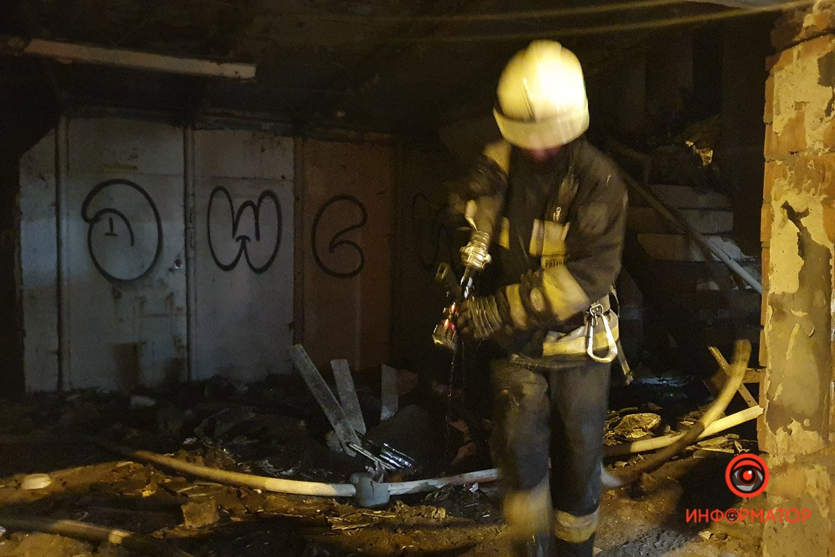 К месту вызвали спасателей