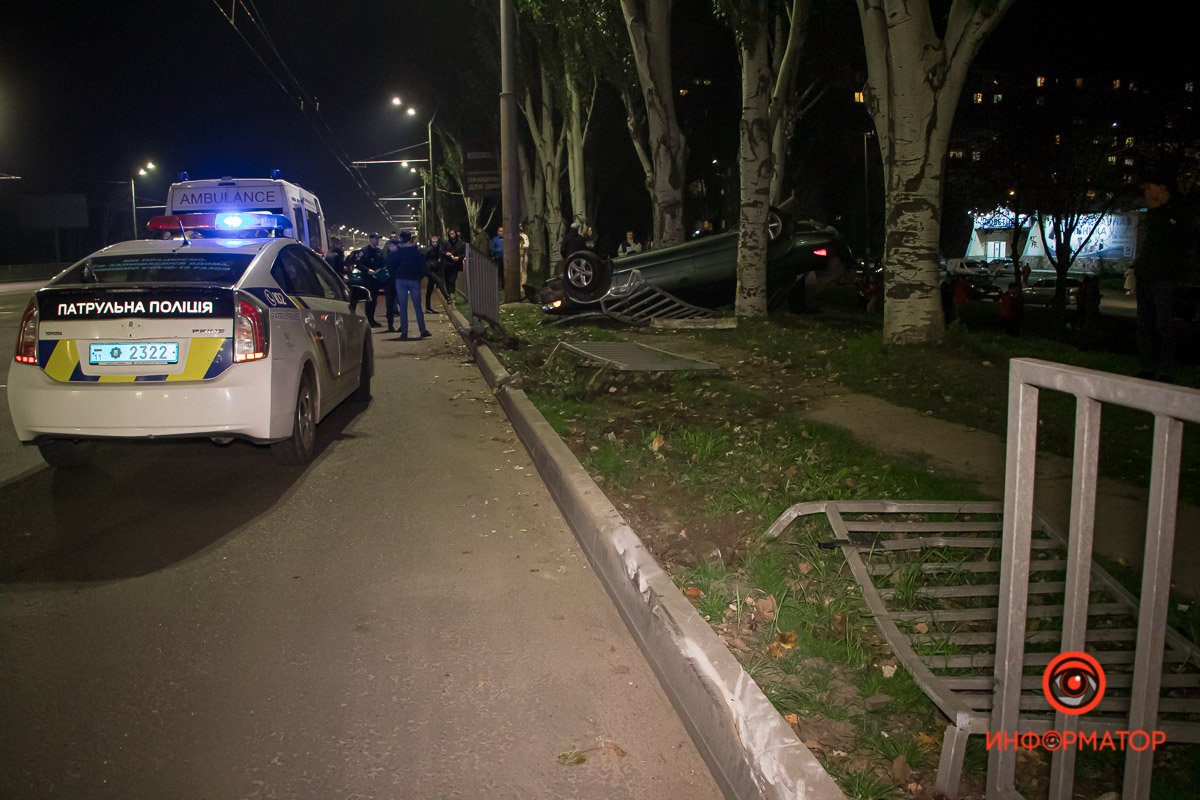 На место оперативно прибыли патрульные и медики