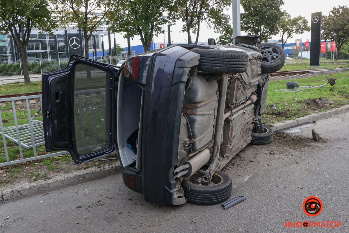 Здесь перевернулся Volkswagen