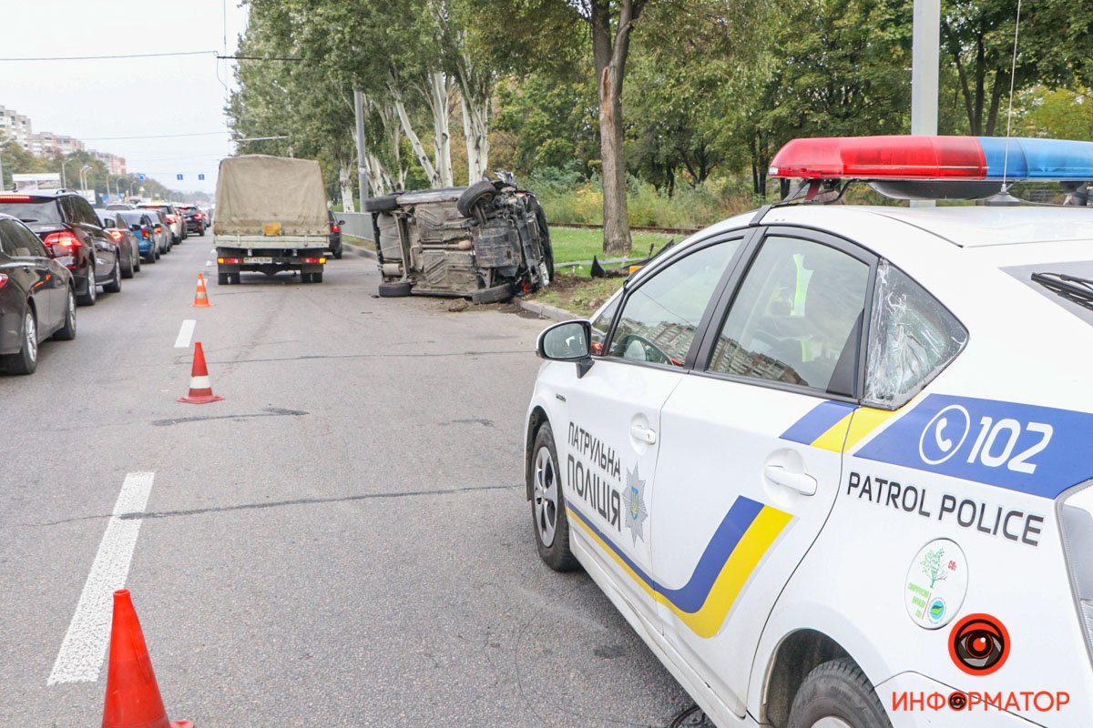 На место прибыли сотрудники полиции и бригада скорой помощи