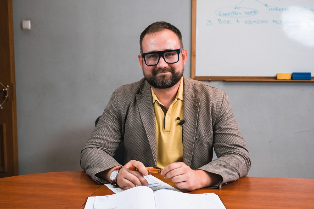 Максим Савенко