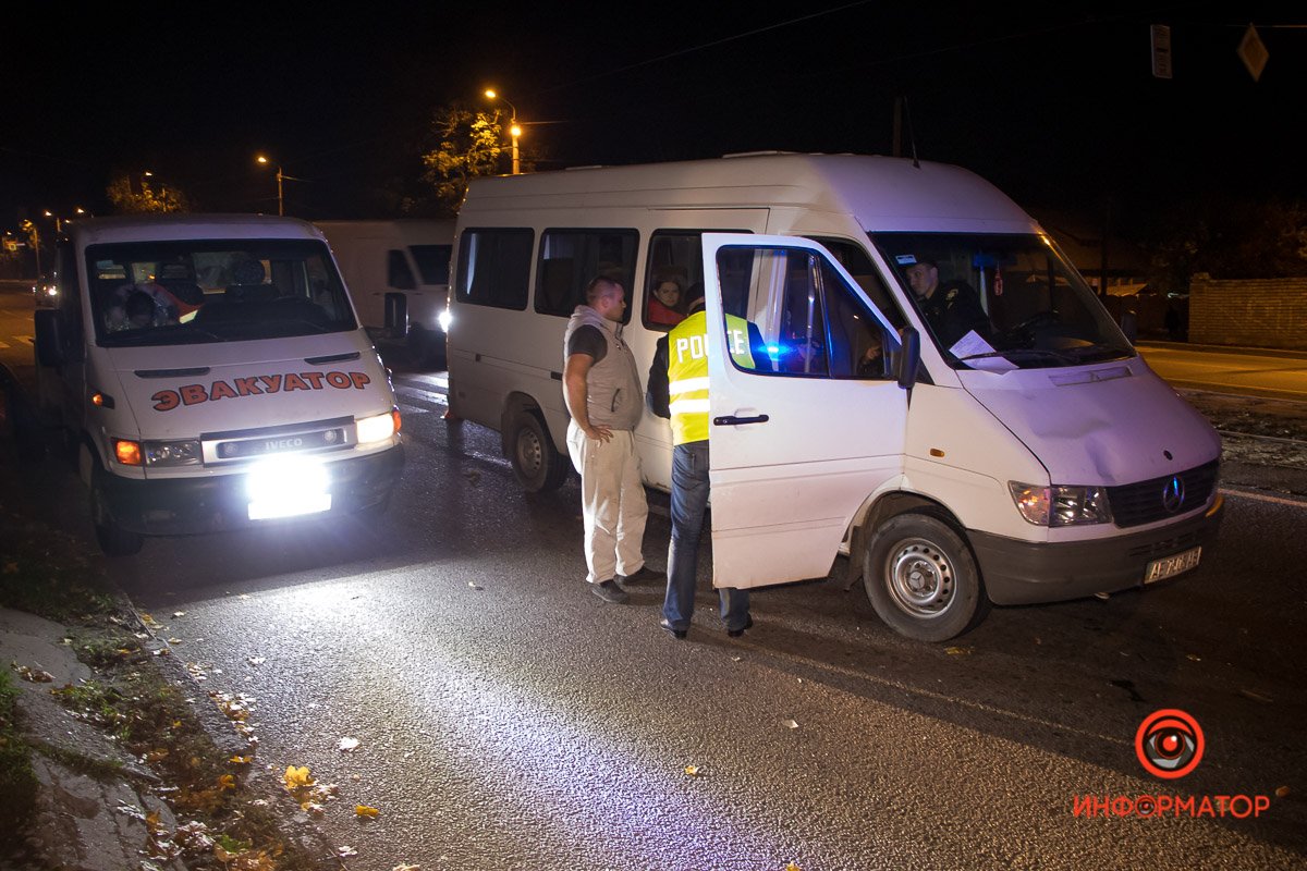 Mercedes сбил женщину Mercedes сбил женщину