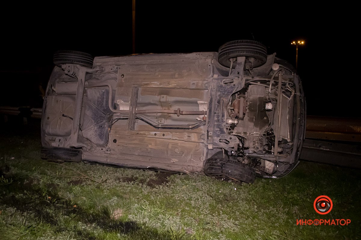 Под Днепром перевернулся Ford