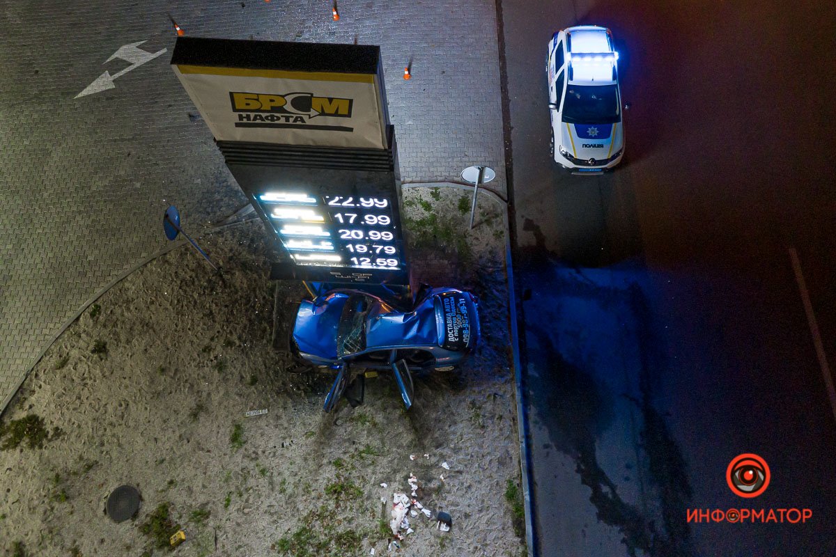 Пассажира доставали спасатели