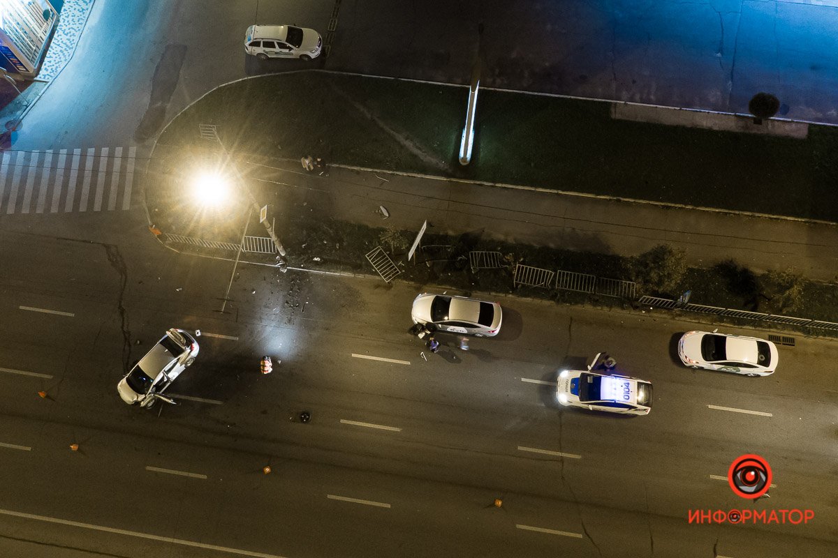 Hyundai влетел в отбойник Hyundai влетел в отбойник