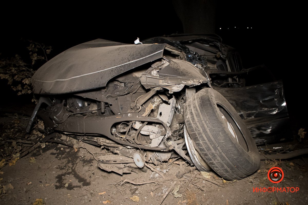 Автомобиль съехал с трассы