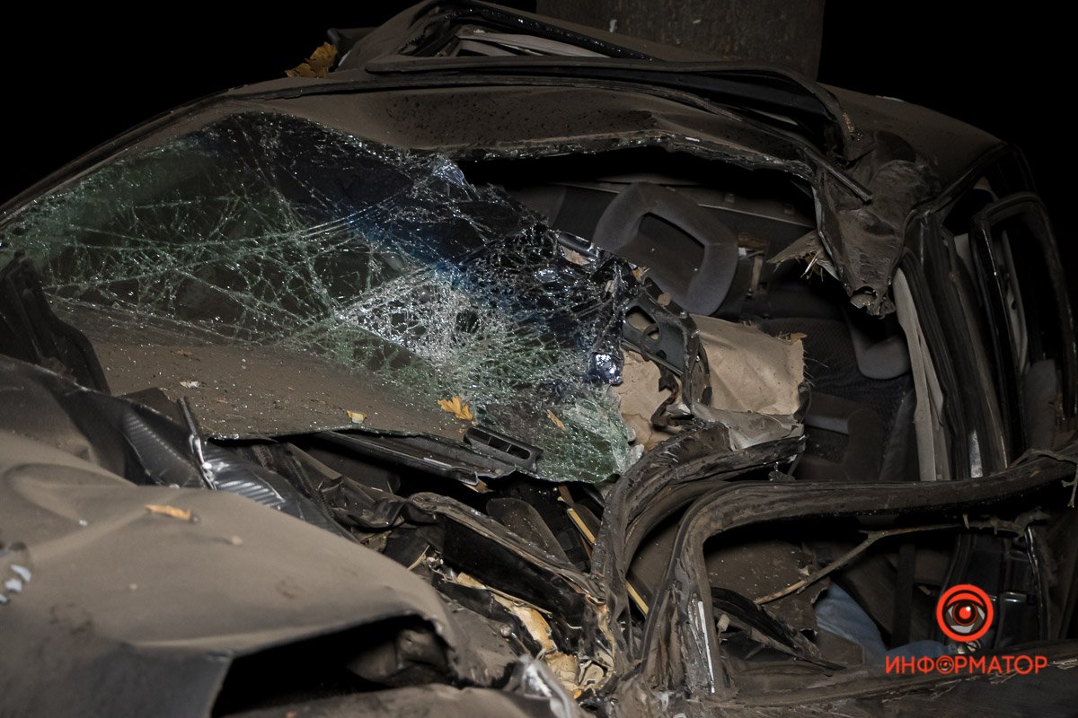 Автомобиль получил сильные повреждения