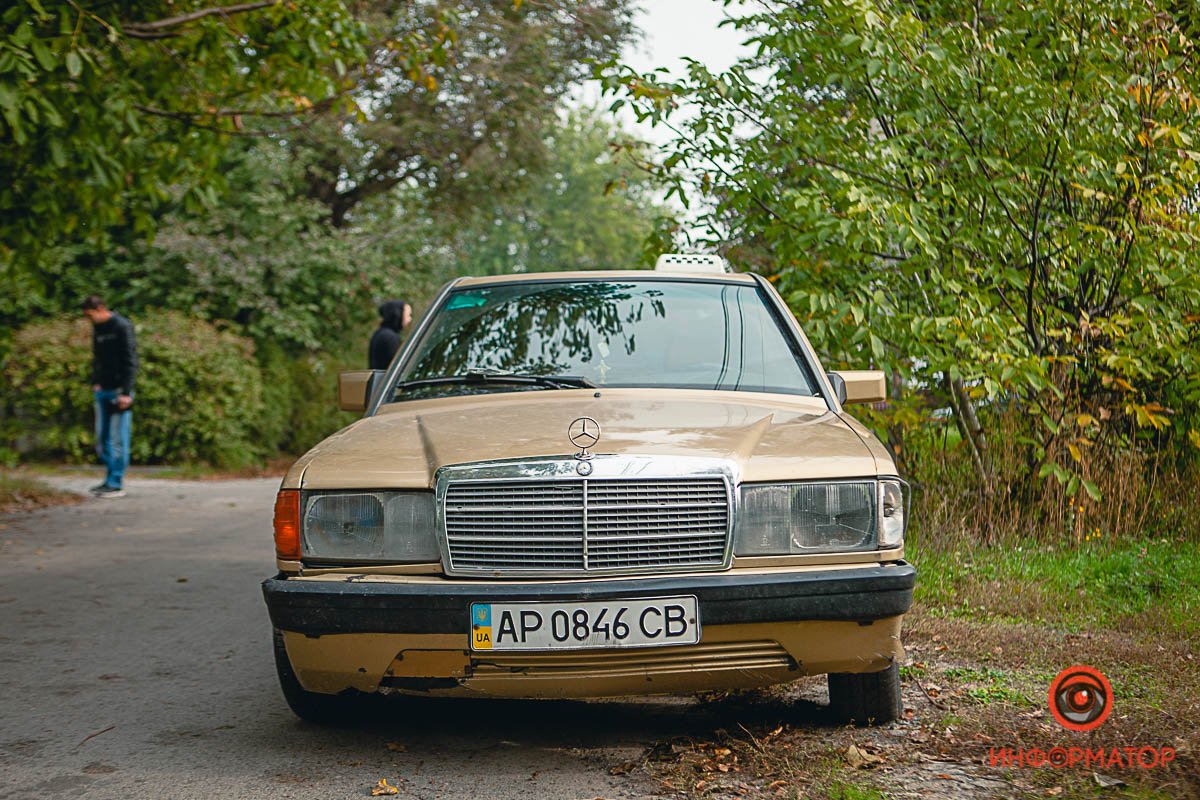 Автомобили двигались в попутном направлении Автомобили двигались в попутном направлении