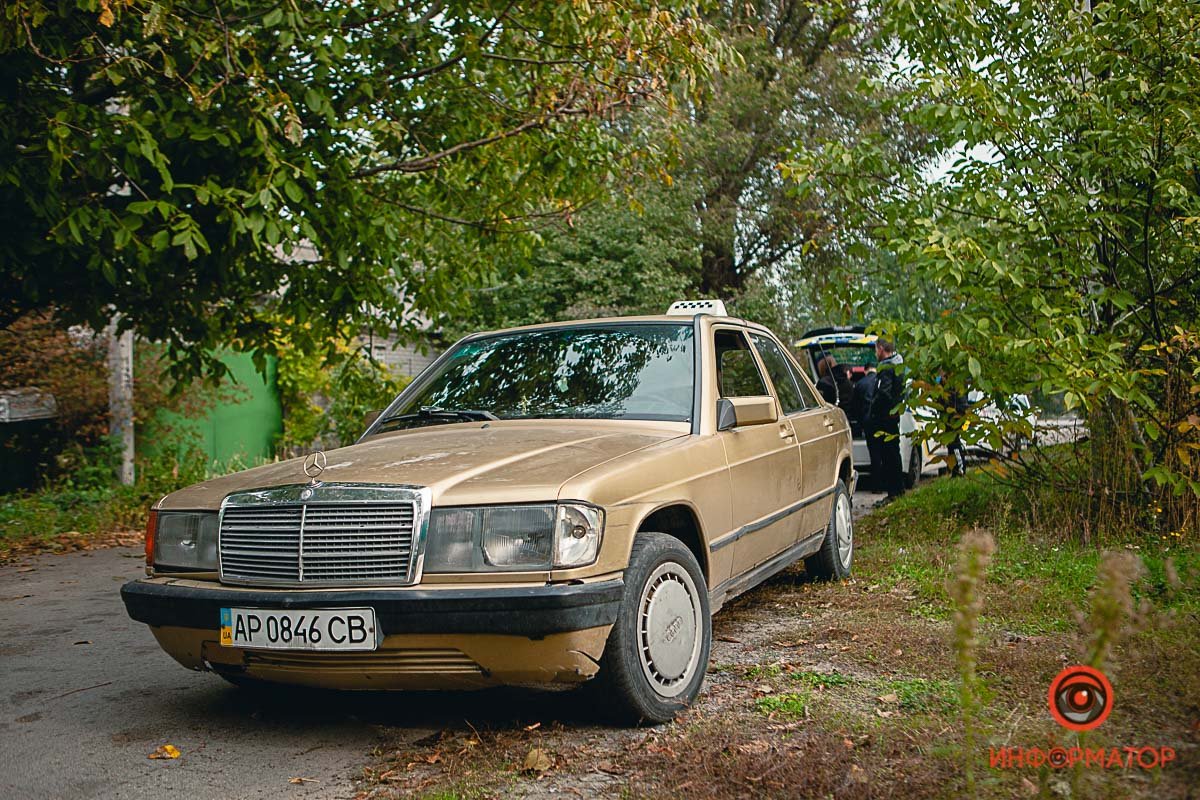 На перекрестке водитель Mercedes начал поворачивать на улицу Мачтовую На перекрестке водитель Mercedes начал поворачивать на улицу Мачтовую