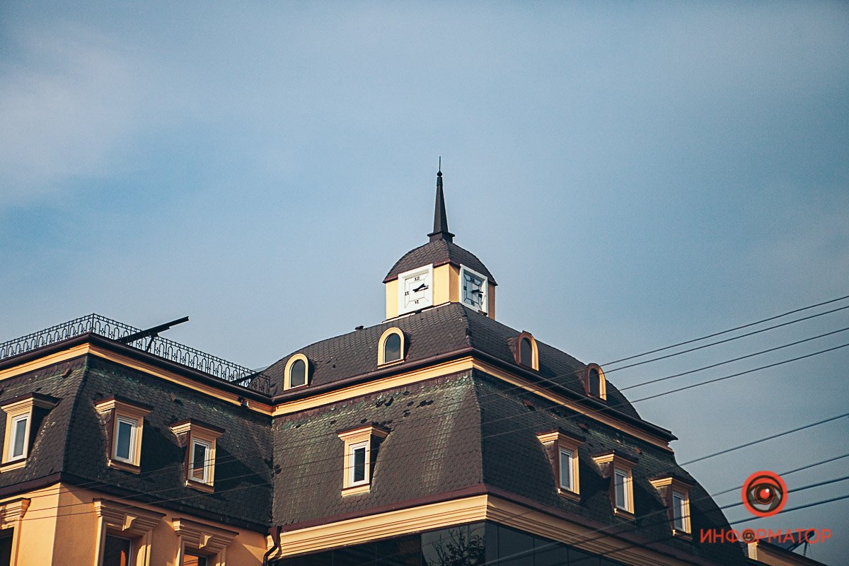 Часы на этом здании середины XIX века появились уже после современной реконструкции