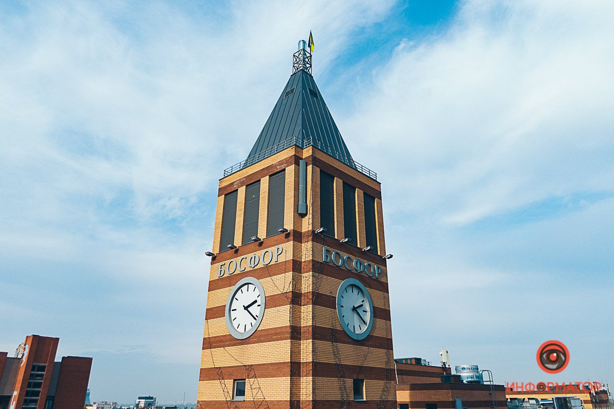 Часы на башне торгово-делового центра «Босфор»