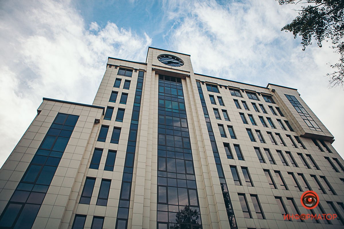 Часы в деловом центре «Ступени», открытом в 2012 году