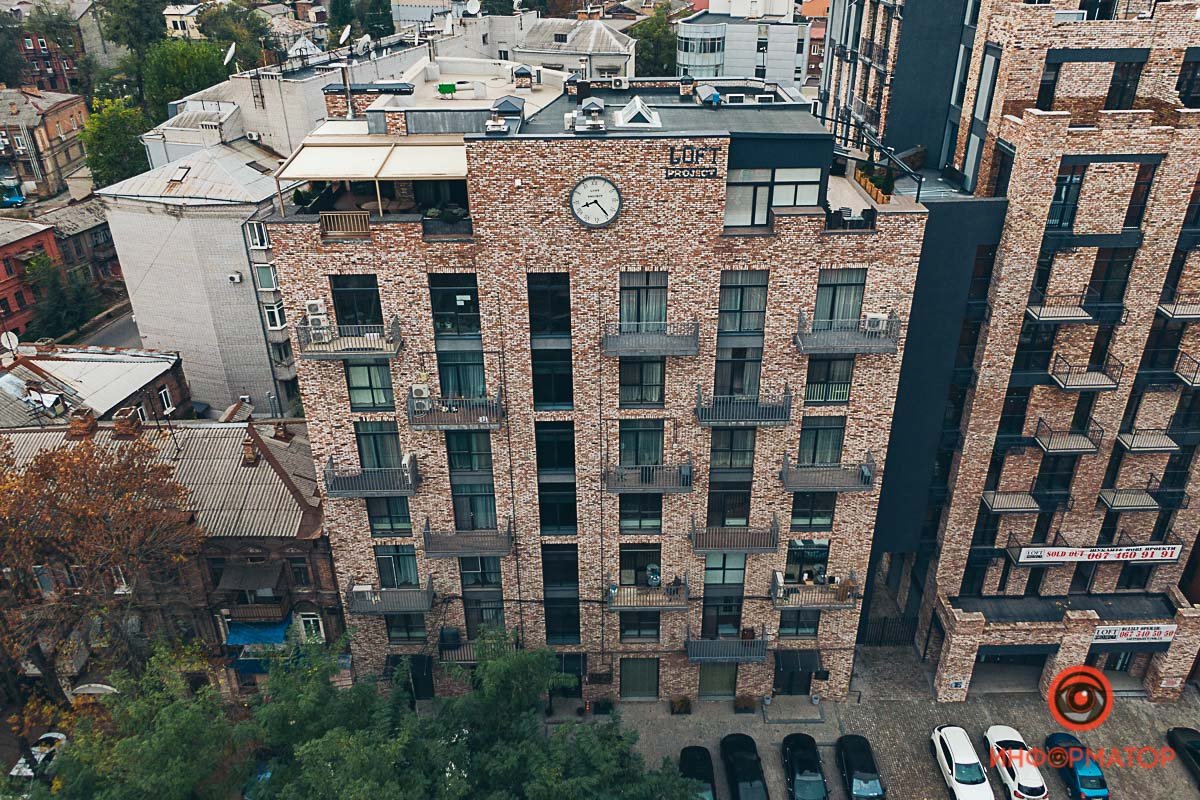 Часы на здании «Loft Project»