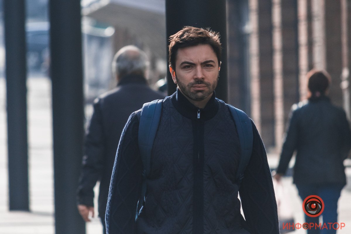 Кажется, кого-то вызвали на работу в выходной день... 😅