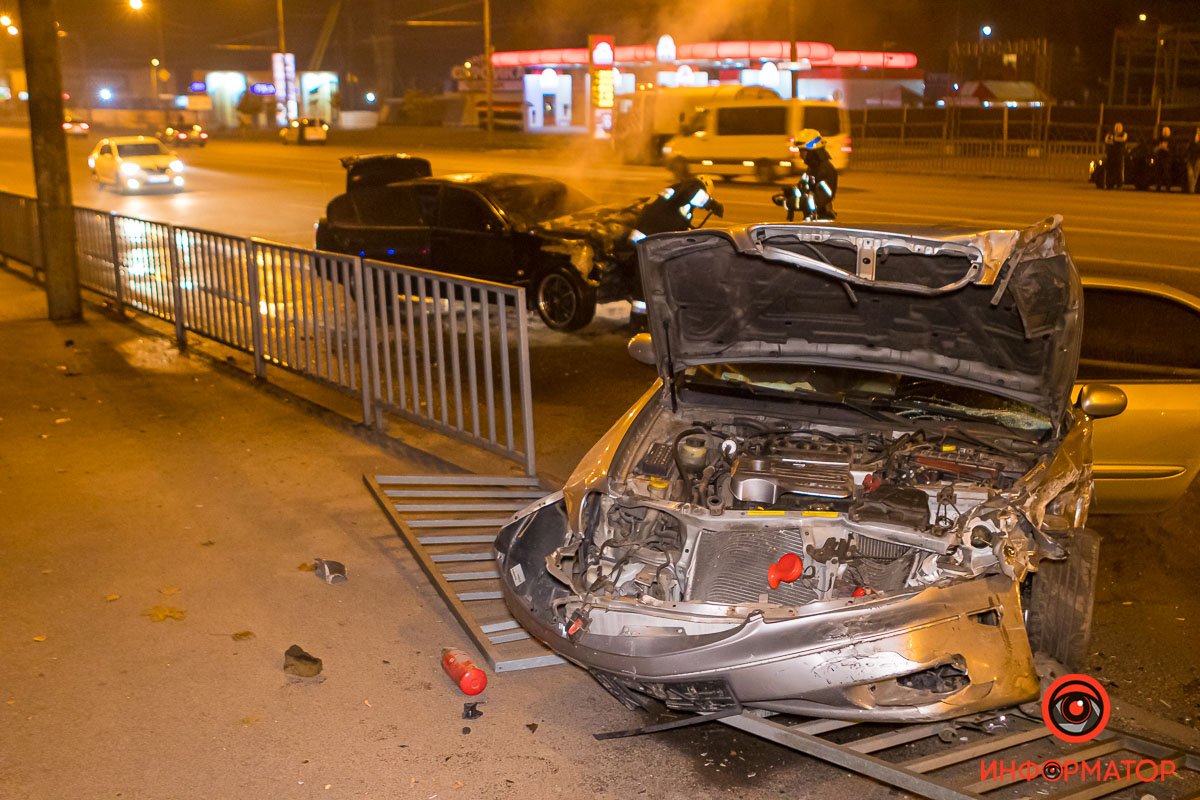 Nissan снес ограждение