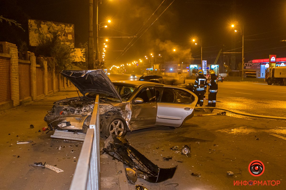 Авария стала помехой для движения по крайней правой и второй, смежной, полосам