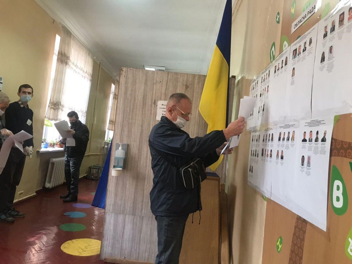 Местные выборы в Днепре: что происходит на избирательных участках. Хроника 2