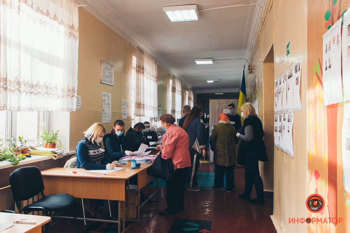 Людей достаточно много