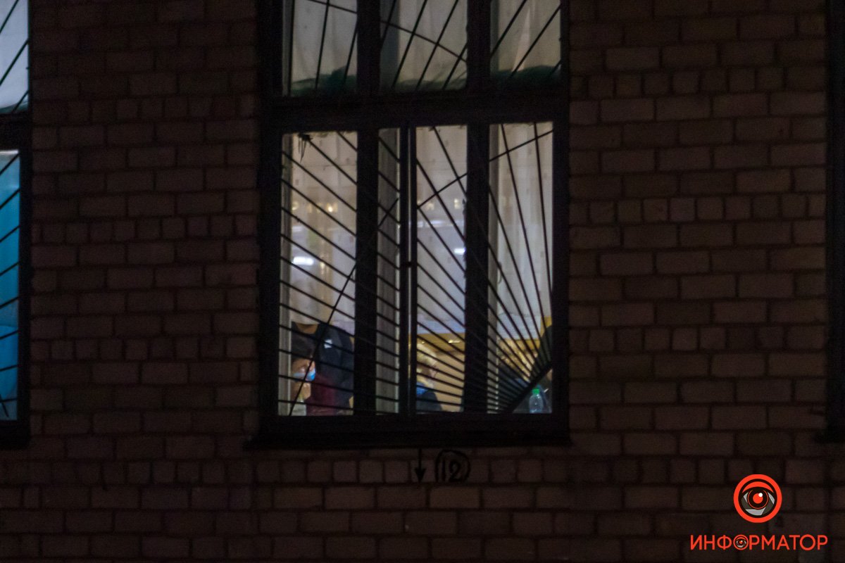 Подсчитывают бюллетени Подсчитывают бюллетени