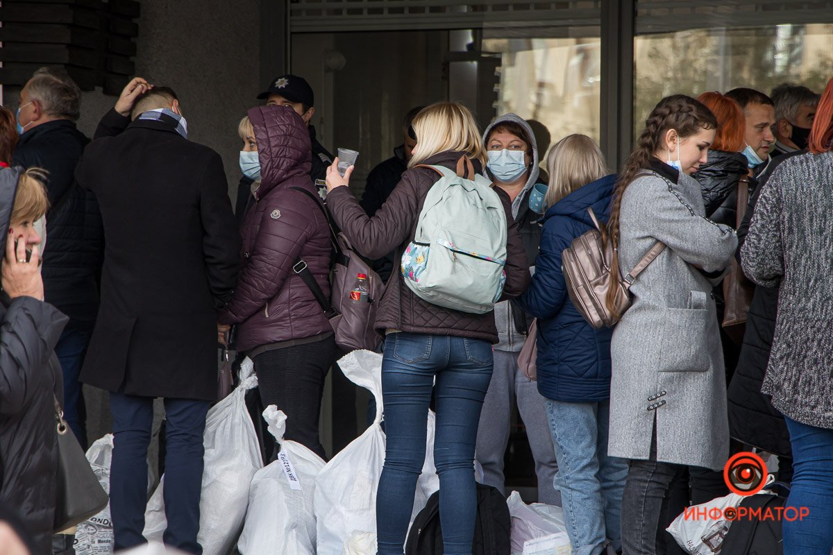 Очередь продвигается медленно