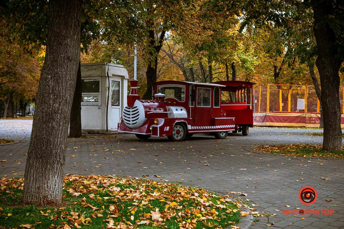 Все тот же город, тот год и день,