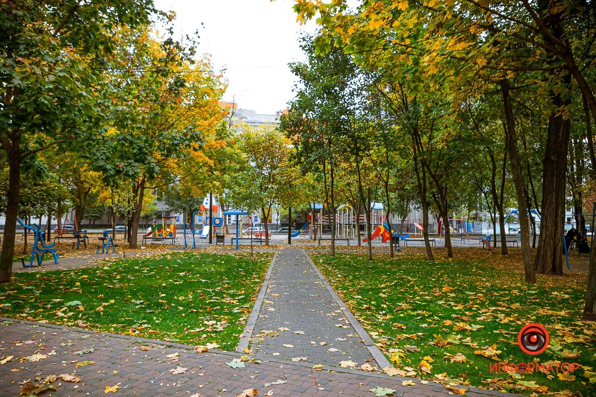 И без любви прожить четыре года,