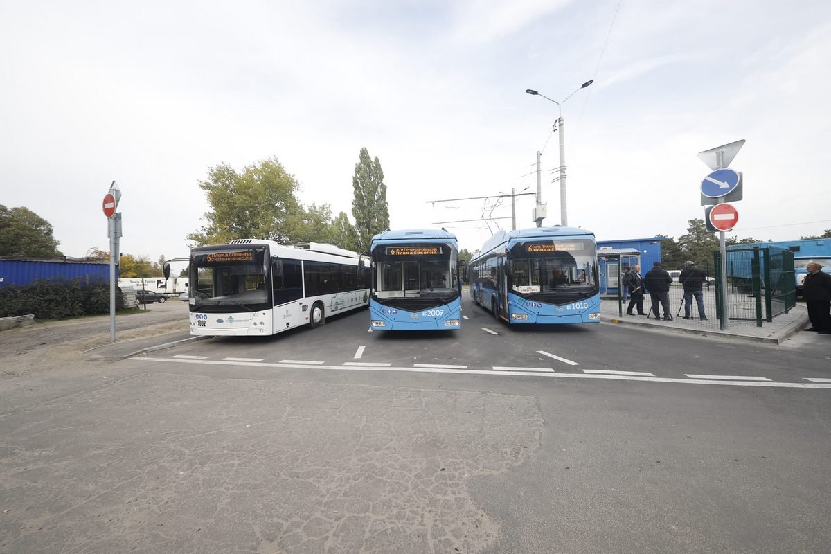 Троллейбусы оснащены многими технологическими удобствами Троллейбусы оснащены многими технологическими удобствами