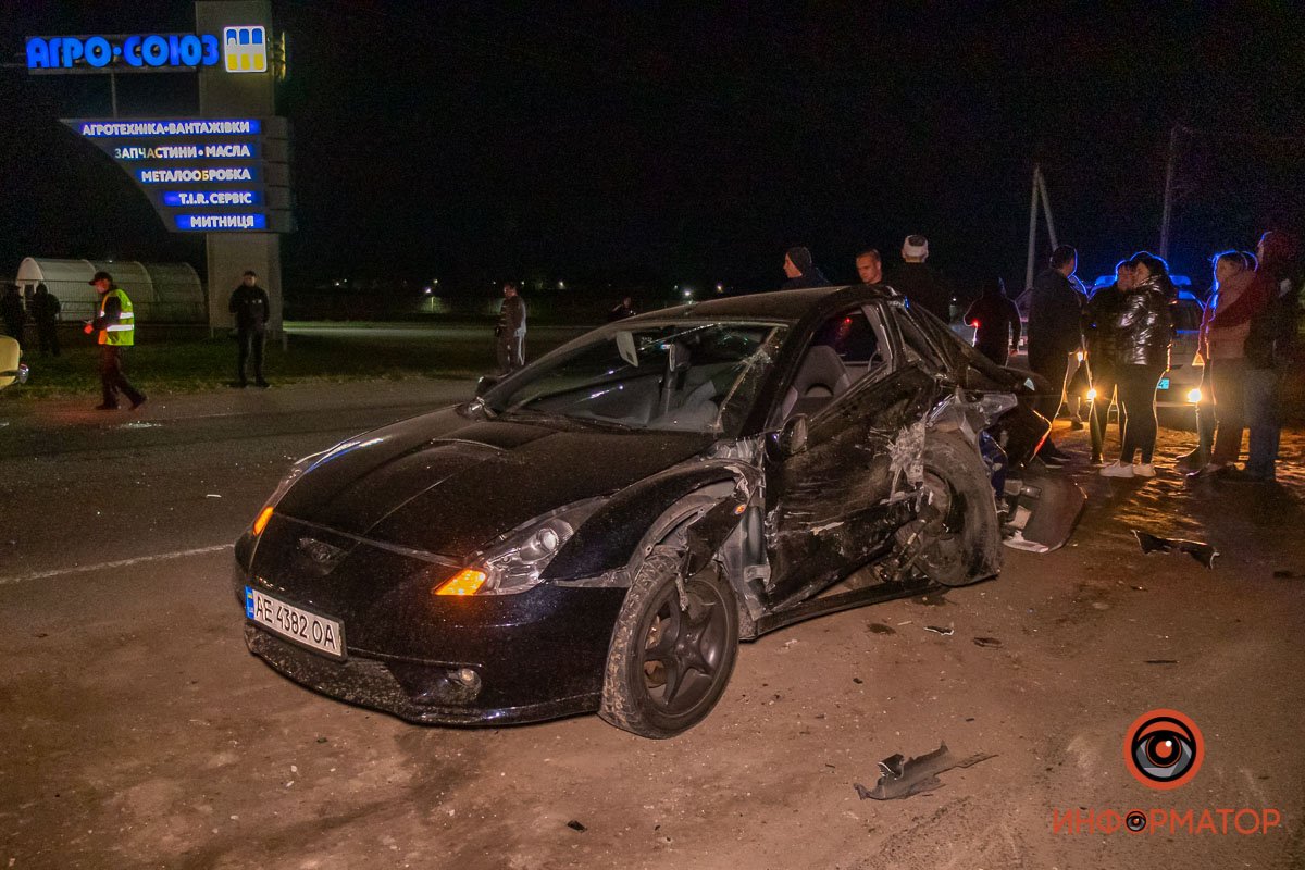 В Днепре возле "Каравана" столкнулись BMW, Toyota и Daewoo В Днепре возле "Каравана" столкнулись BMW, Toyota и Daewoo