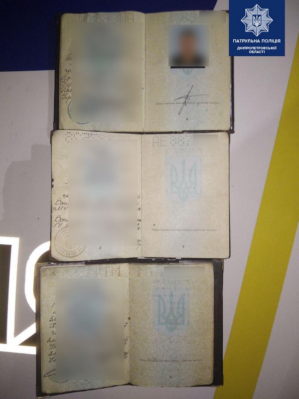 При водителе было 2 чужих паспорта При водителе было 2 чужих паспорта