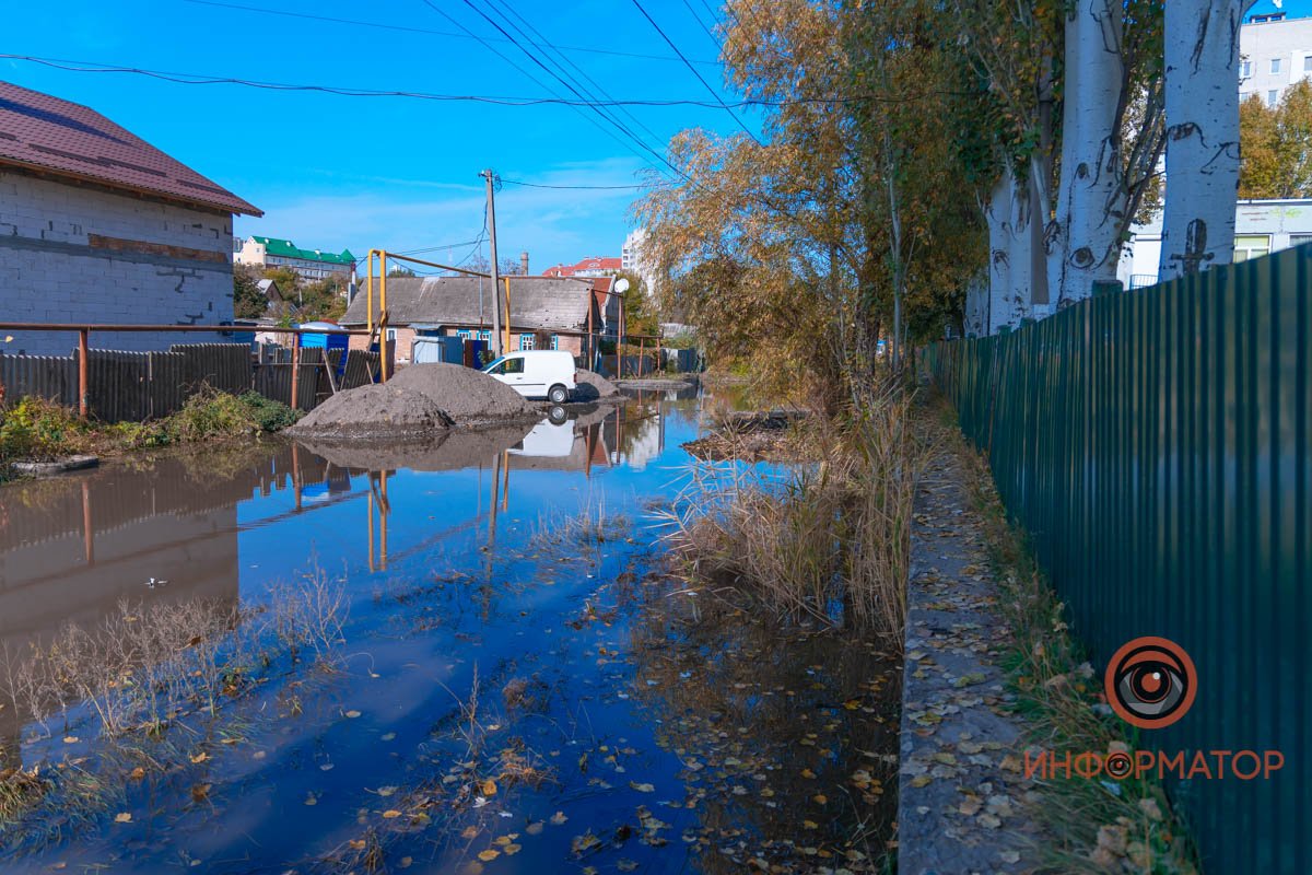 Затоплена проезжая часть и придомовые территории