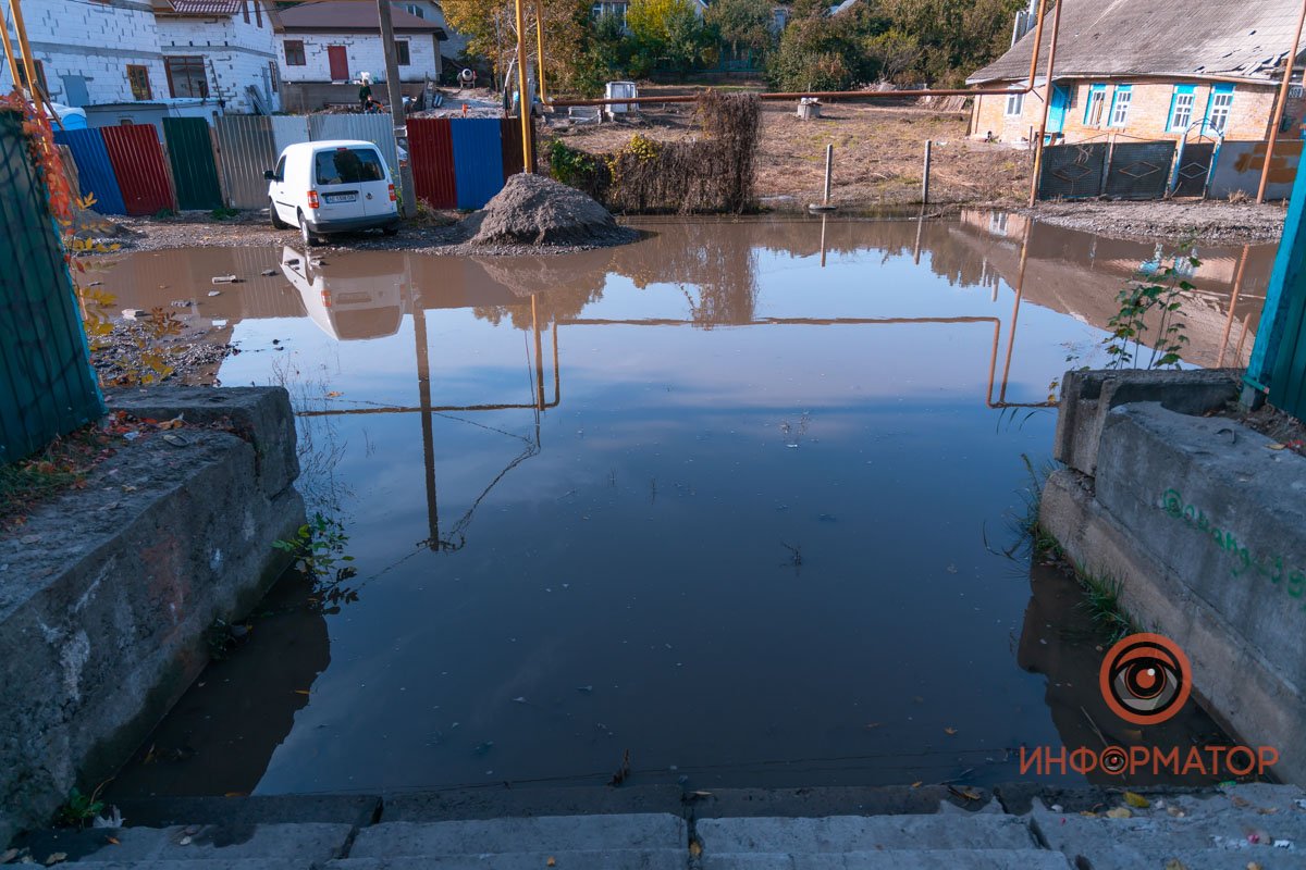 Вход на территорию детского сада также затоплен