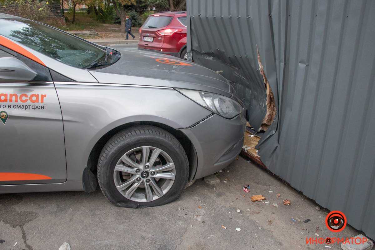 Предварительно, Hyundai сбил двух пешеходов Предварительно, Hyundai сбил двух пешеходов