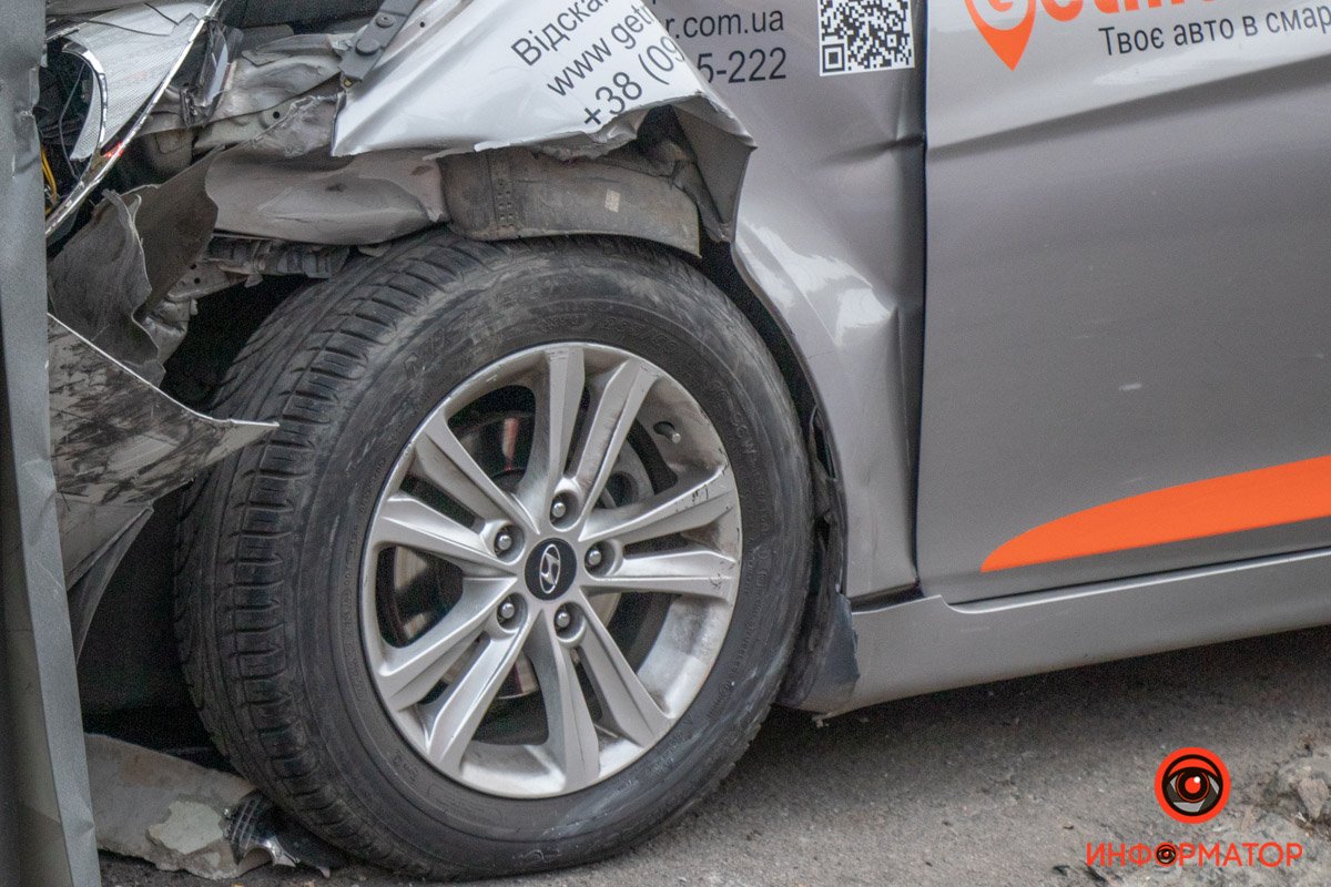 Автомобиль двигался по Паникахи в сторону Запорожского шоссе Автомобиль двигался по Паникахи в сторону Запорожского шоссе