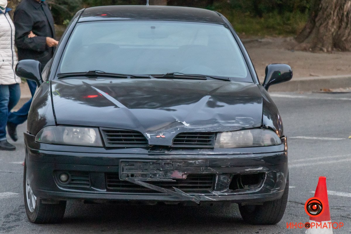 По предварительно информации, водитель Mitsubishi поворачивал налево и въехал в Hyundai По предварительно информации, водитель Mitsubishi поворачивал налево и въехал в Hyundai