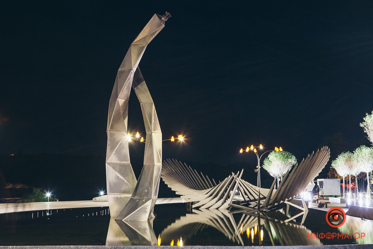 Причудливая конструкция фонтана