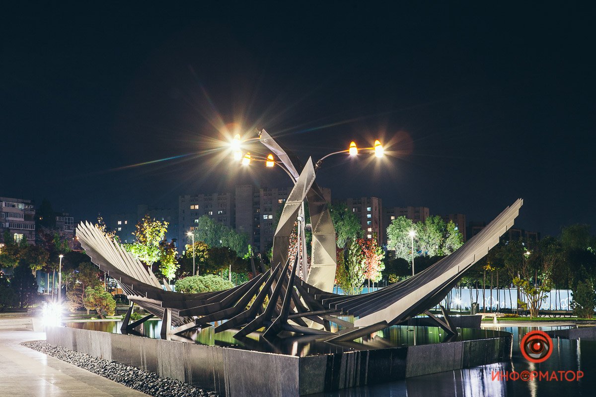 Ночью же сквер отдыхает от людей