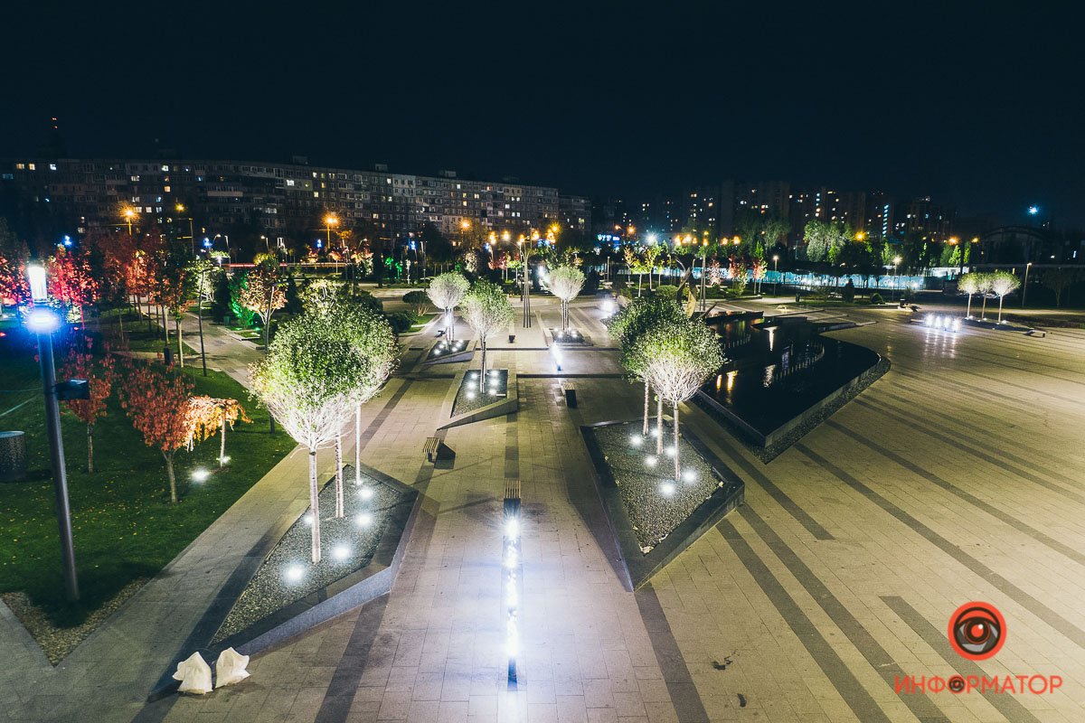 Кстати, в сквере предусмотрена площадка и для выгула собак