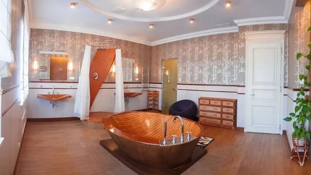 Площадь - 440 квадратных метров Площадь - 440 квадратных метров
