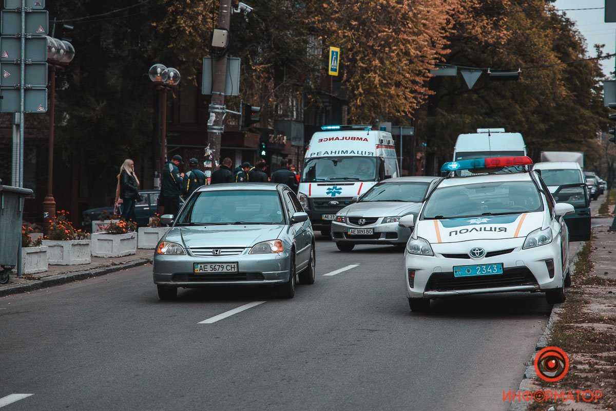 К месту вызвали скорую помощь и полицию К месту вызвали скорую помощь и полицию