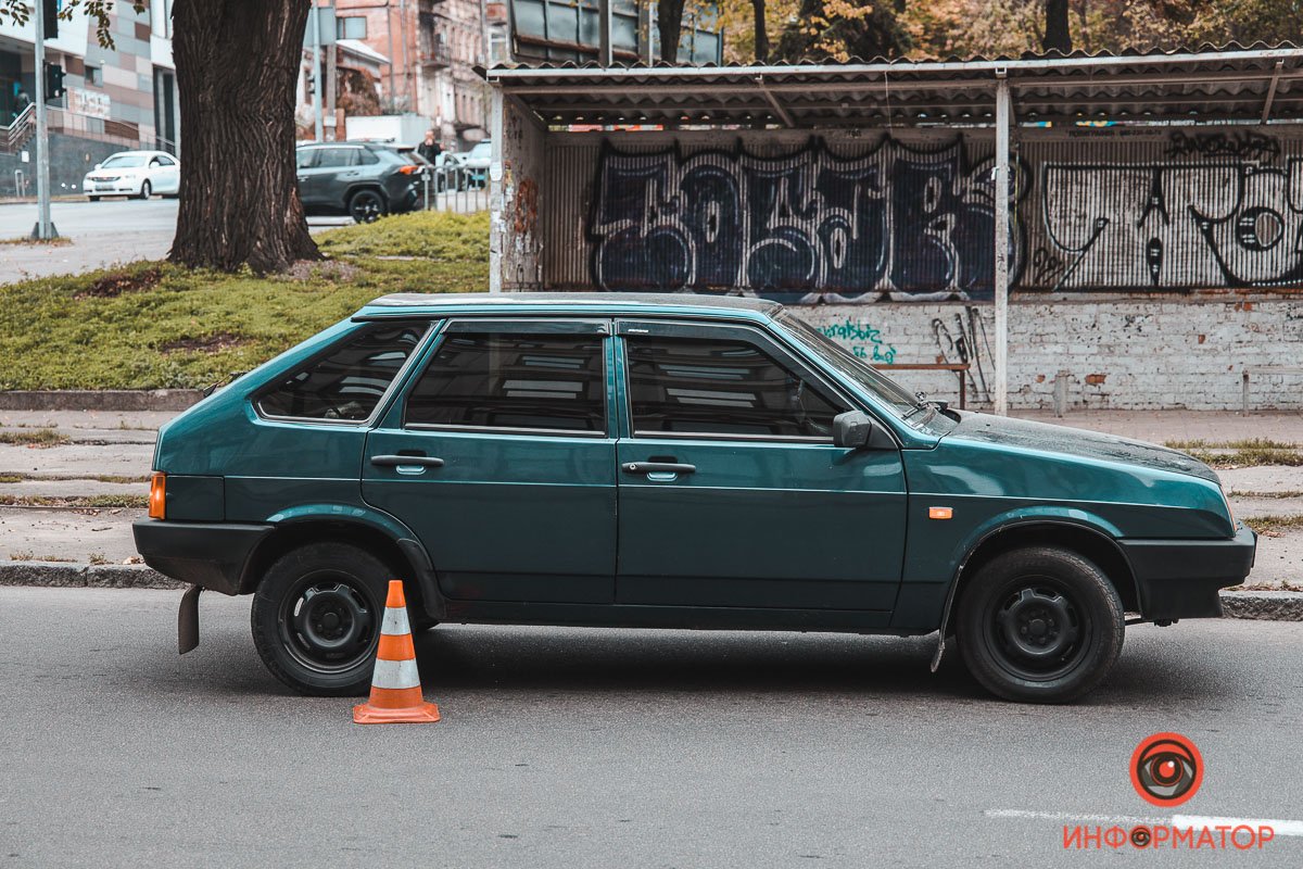 Движение на данном участке ограничено, занята одна полоса Движение на данном участке ограничено, занята одна полоса