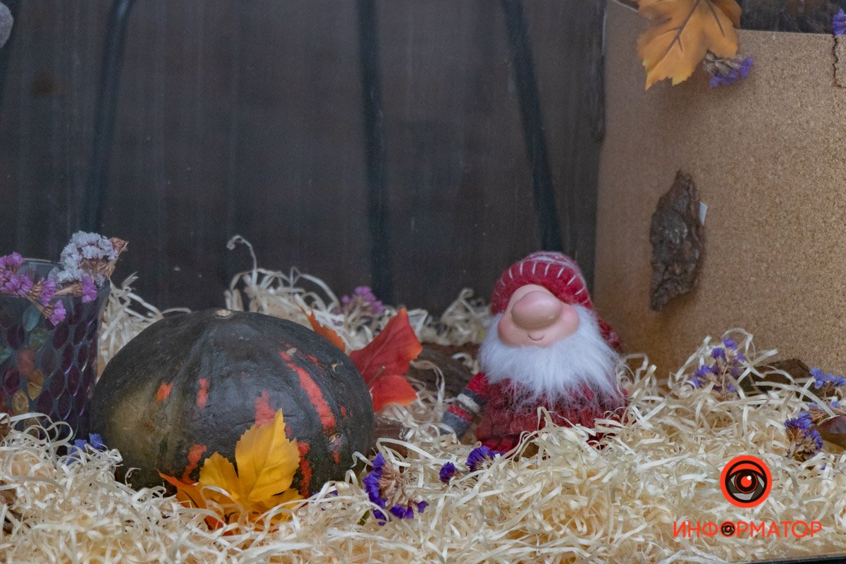 Истоки этого обычая уходят в глубь веков, когда жители британских островов вырезали рожицы на плодах во время сбора урожая