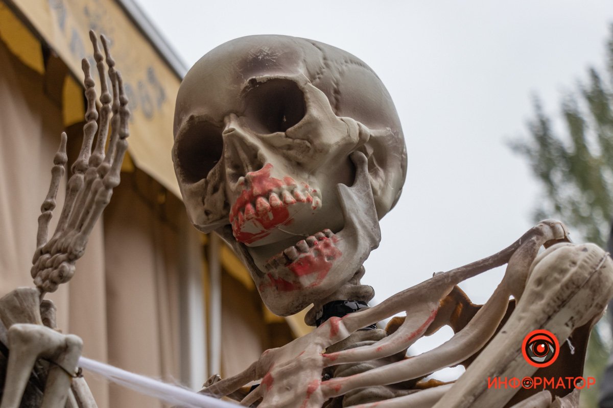 Поскольку праздник приходится на время урожая яблок, большинство хэллоуинских сладостей основано на яблоках