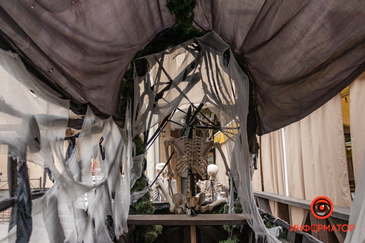 Специально к торжеству готовят яблочную карамель, яблоки в сиропе (иногда с добавлением орехов), яблочные ириски