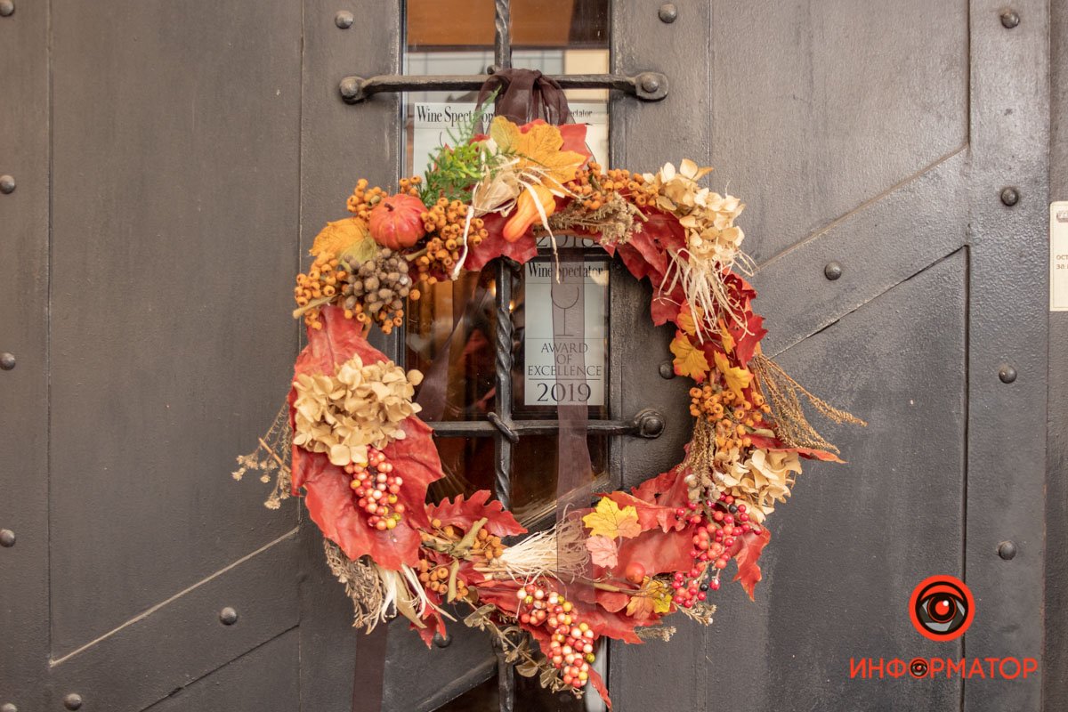 Как украсили Днепр перед Хеллоуином 40