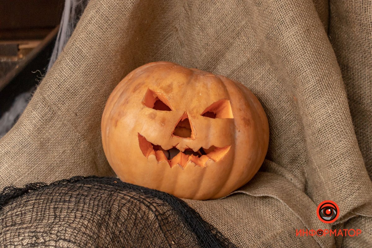 Как украсили Днепр перед Хеллоуином 43