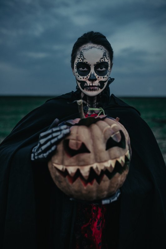 Просто служба. Здесь она И опасна и трудна.