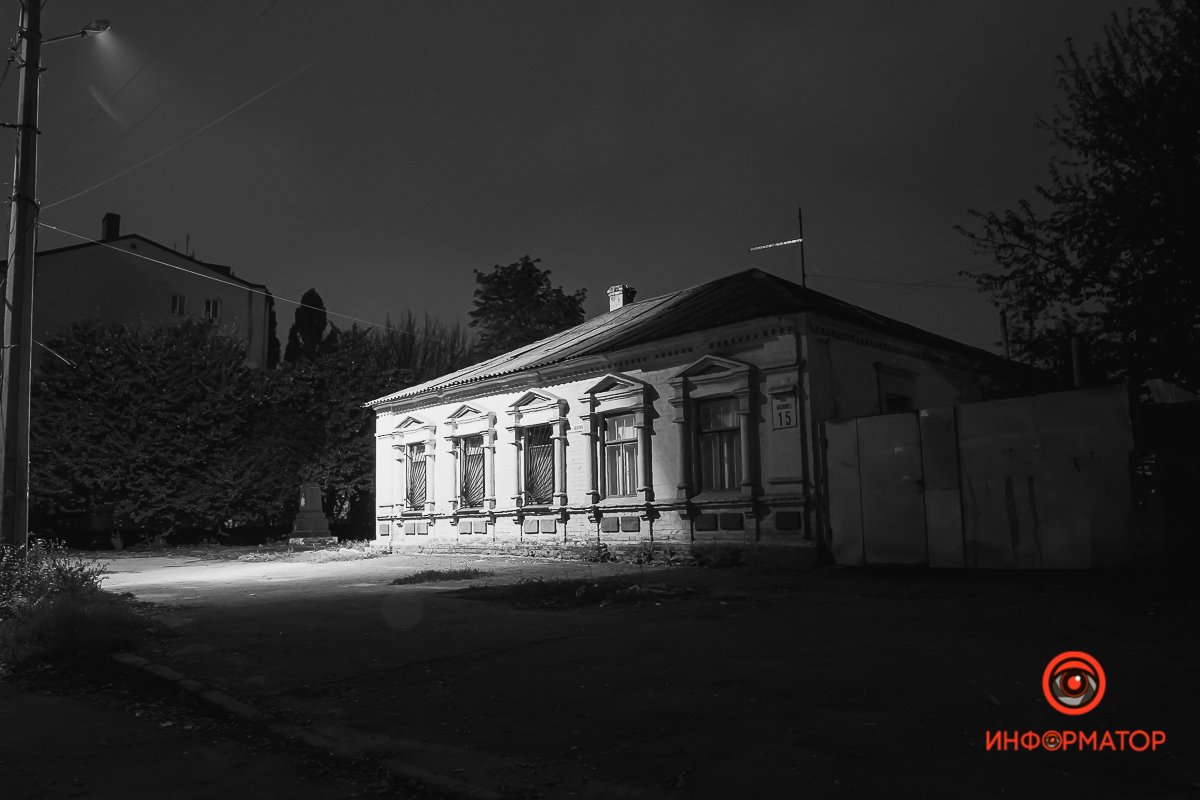 Одинокий и зловещий