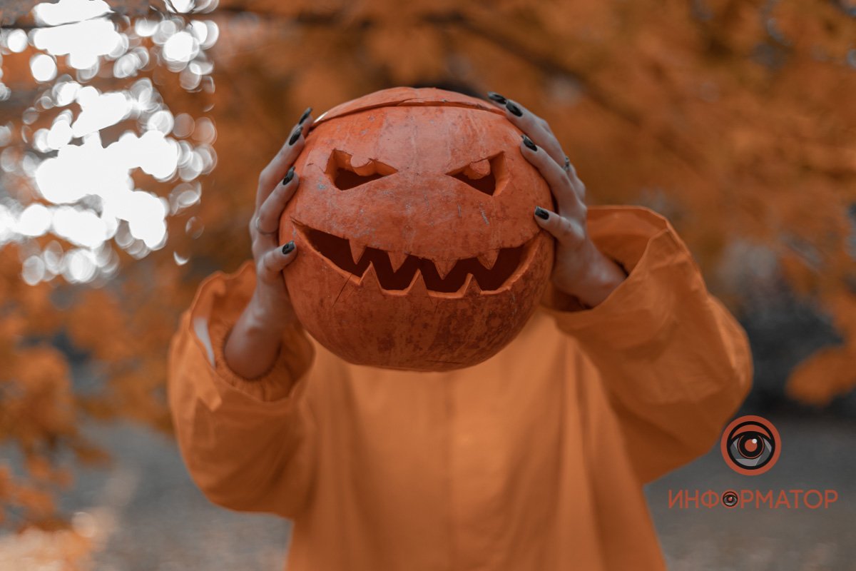 Протянут руку тем, 