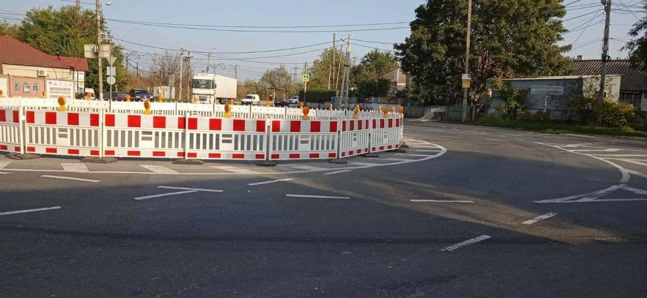 В Днепре на улице Томской столкнулись Skoda и грузовик В Днепре на улице Томской столкнулись Skoda и грузовик