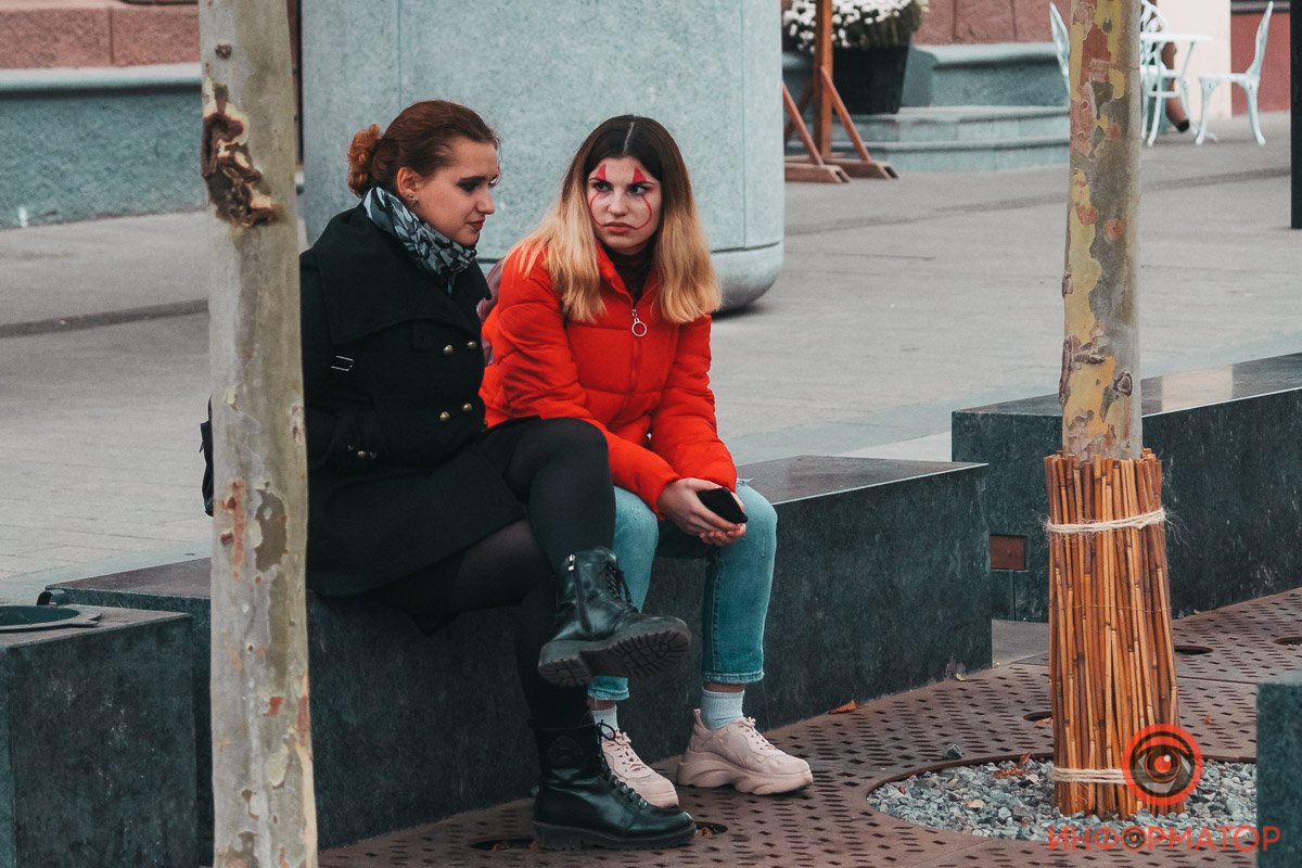 Хеллоуин Хеллоуином, а сплетни по расписанию